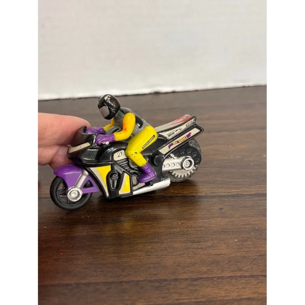 Hot Wheels Black Yellow Purple Racing Motorcycle with Rider Number 21 Toy
